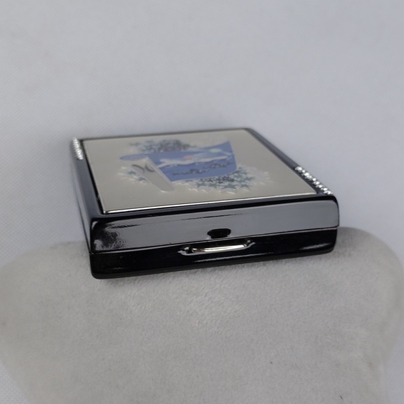 Estee Lauder Translucent Pressed Powder - Black and Silver Compact - Picture 14 of 16